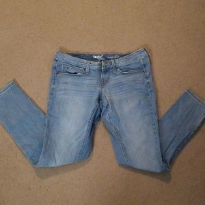 Distressed skinny jeans